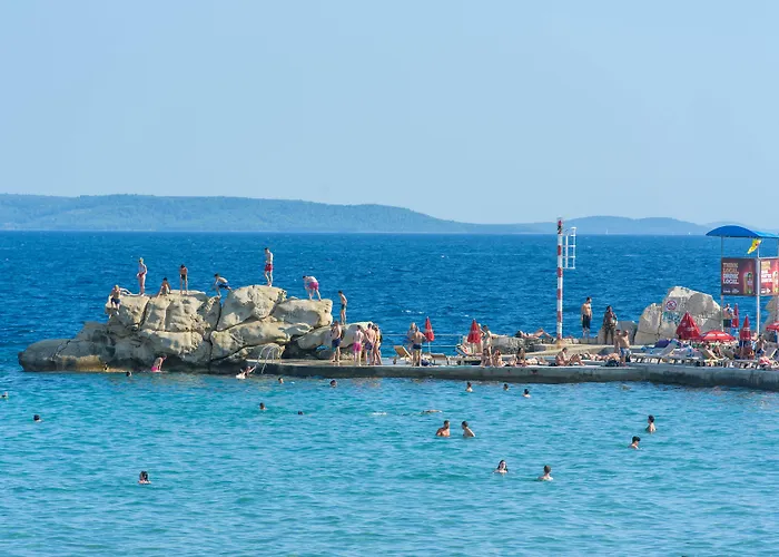 Location 4* Split