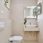 Location 4* Σπλιτ