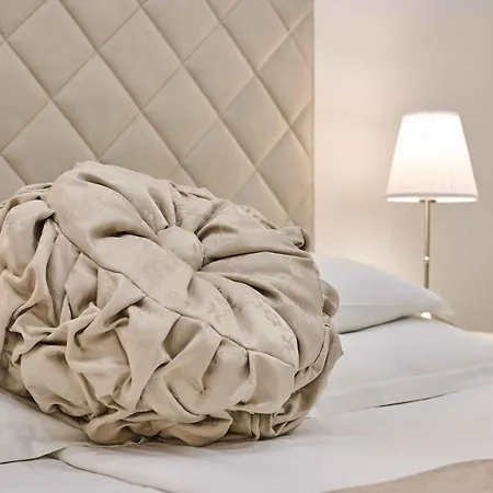 Bed & Breakfast Location Split